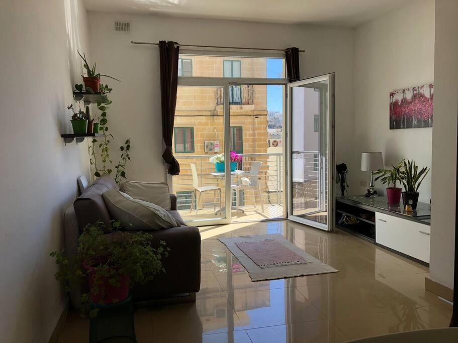 Well Located 2 Bedroom Flat In St.Julians Saint Julian's エクステリア 写真