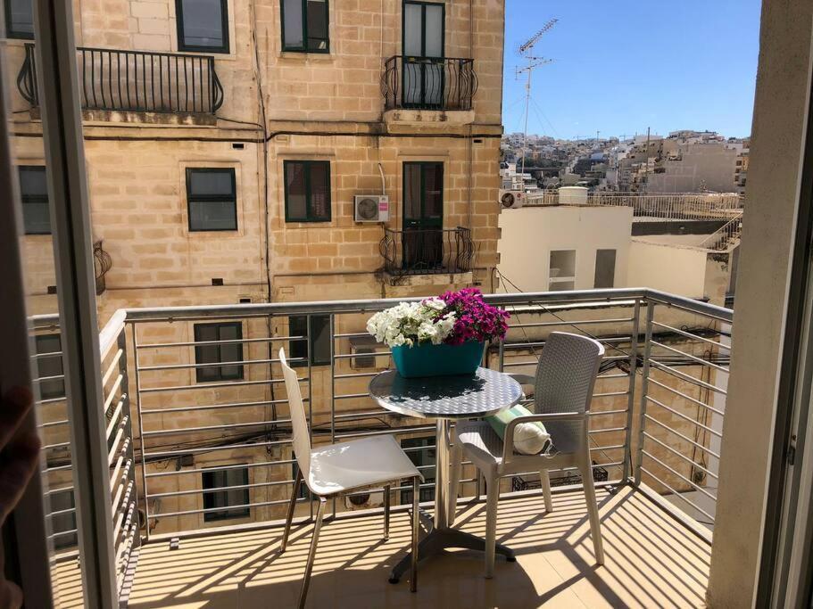 Well Located 2 Bedroom Flat In St.Julians Saint Julian's エクステリア 写真